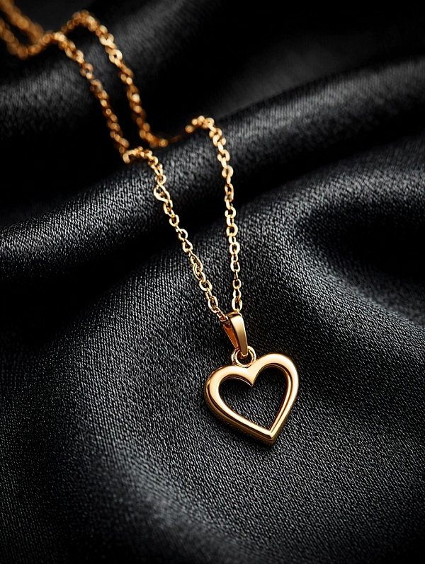 Золотое ожерелье с кулоном сердце
