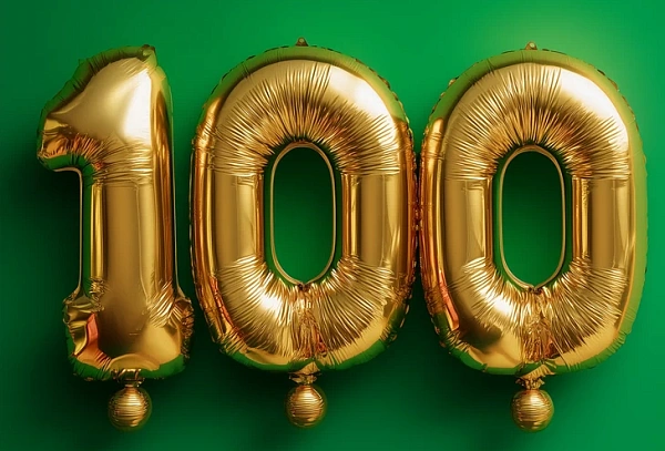 Золотые шары с числом 100