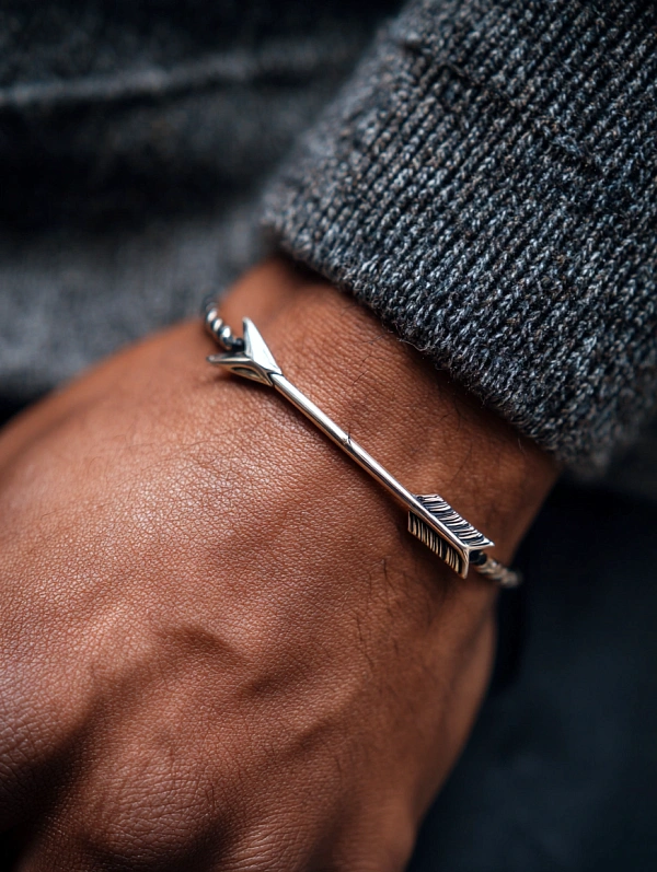 Серебряный браслет со стрелой