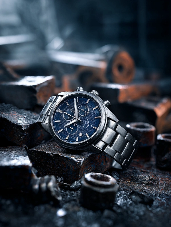 Стильные мужские часы на металле